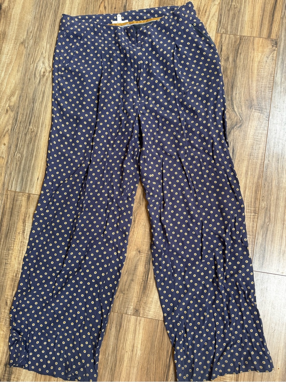 💙💛🤍Anthropologie Feather Bone viscose pants with beautiful pattern